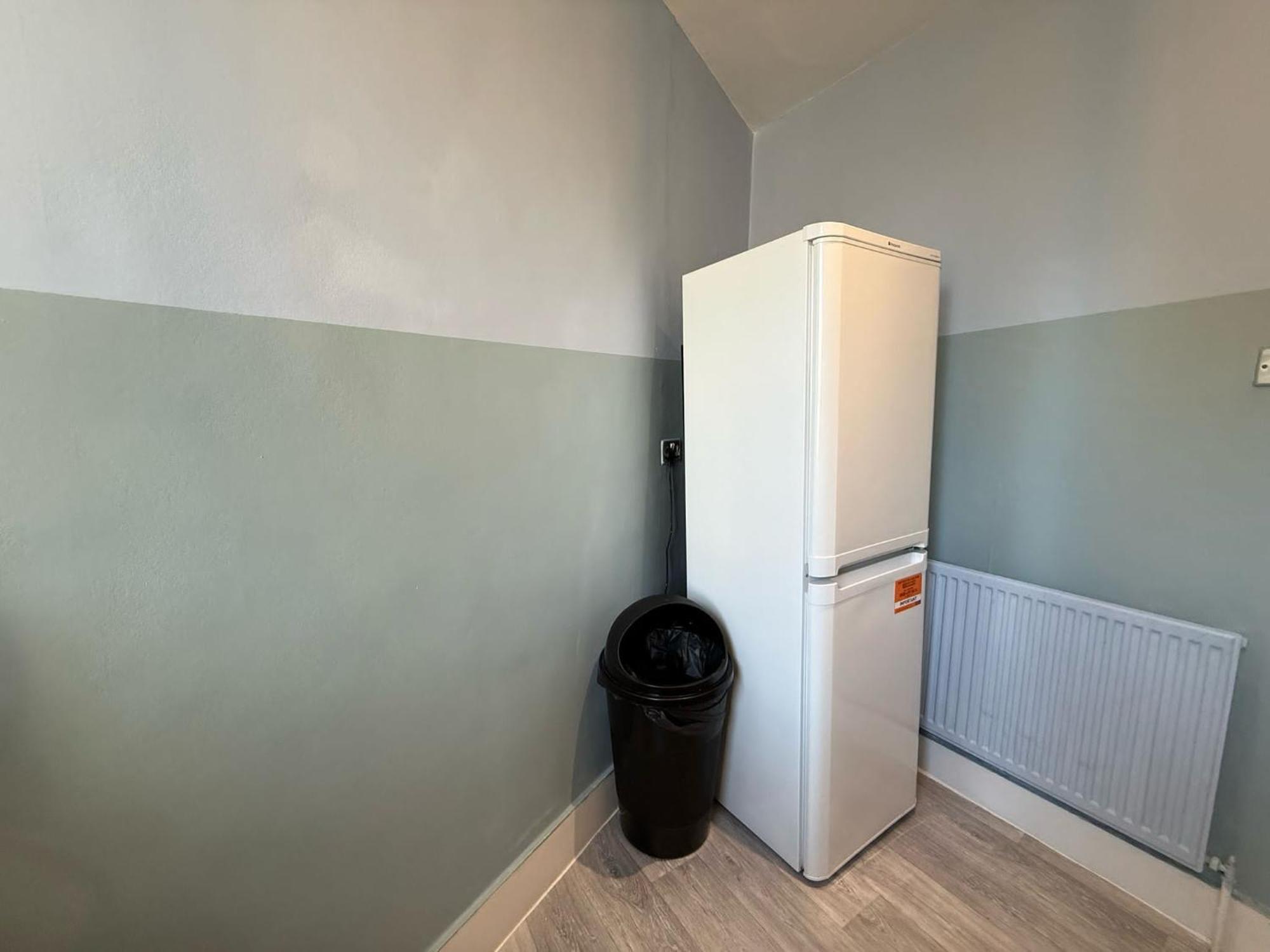 A6-3 Bed 2nd Floor Flat Near Elephant And Castle
